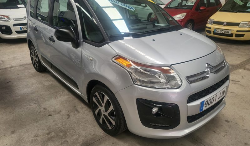 Citroen C3 Picasso, 1.4, year October 2015, one owner with 128,000km, music, air-conditioning etc, sold with 1 year guarantee, asking 7,995e. Tel 922 736451 100%no deposit finance available