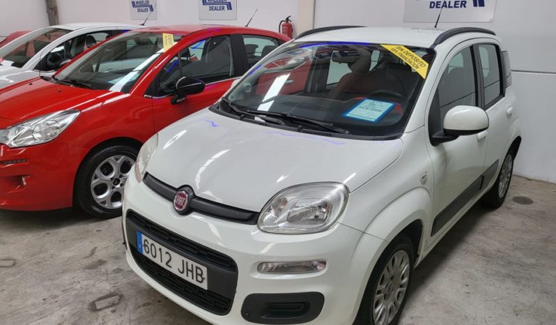 Fiat Panda 1.2, año 2015, 141.000km, música, aire acondicionado etc, se vende con 1 año de garantía, pido 8.495e.