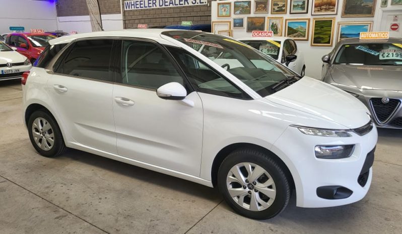 Citroen C4 Picasso 1.2, año 2016, un propietario con 160.000km, música, aire acondicionado, cámaras de aparcamiento traseras etc, se vende con 1 año de garantía, pidiendo 9.995e. El 100% de la financiación de los depósitos no está disponible. Tel 922 736451