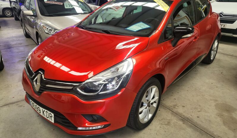 Renault Clio 900 turbo, 90cv, año 2017, un solo dueño con 105,00km, música,aire acondicionado etc, se vende con 1 año de garantía, pido 10,995e. 100% financiación sin depósito disponible, tel 922 736451