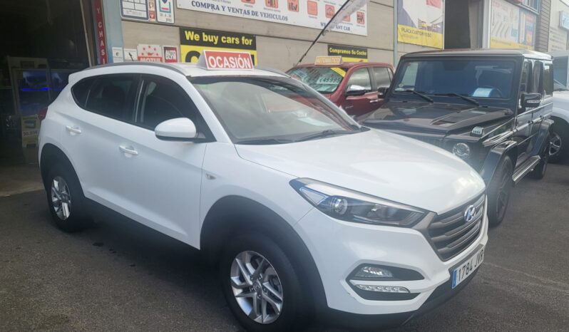 Hyundai Tucson Ix35, 1.6 petrol, manual gears, year 2017, 100,000km music, air-conditioning etc, sold with guarantee asking 16,995e. 100%no deposit finance available, tel 922 736451