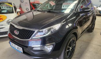 Kia Sportage SLS, 1.6 petrol, manual, year 2013, 117,000km, music, air-conditioning etc, sold with 1 year guarantee, asking 13,995e. Tel 922 736451