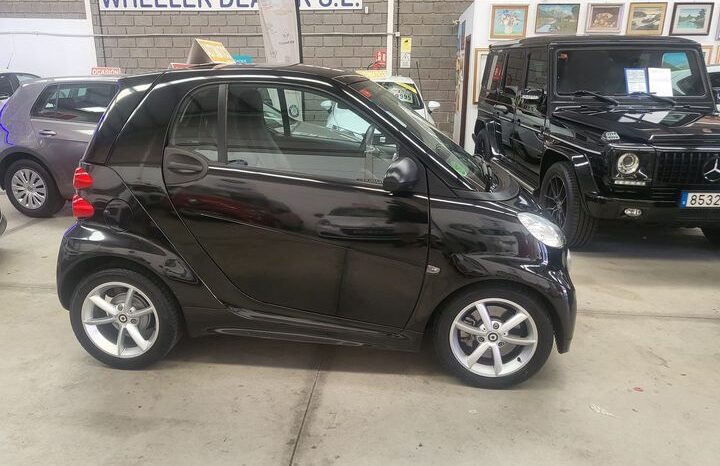 Smart Fortwo Coupe MHD, year 2013, 95,000km, AUTOMATIC, music, air-conditioning etc, sold with guarantee, asking 9,995e. Tel 922 736451