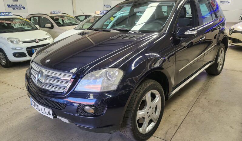 Mercedes 280 CDi, 4 Matic, year 2008, 300,000km with recent engine rebuild, music, air-conditioning, electric seats, automatic gears, sold with 1 year guarantee, asking 13,995e. Tel 922 736451
