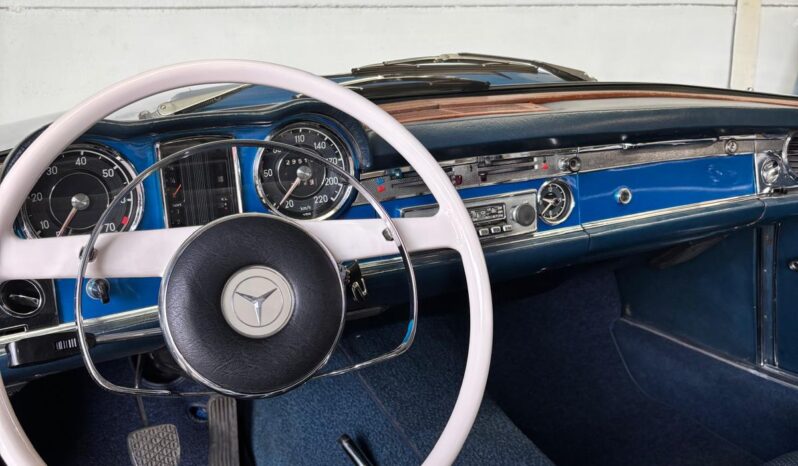 Mercedes-Benz 230 SL Pagoda lleno